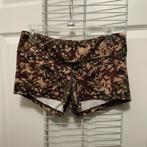 Fleo shorts, size L